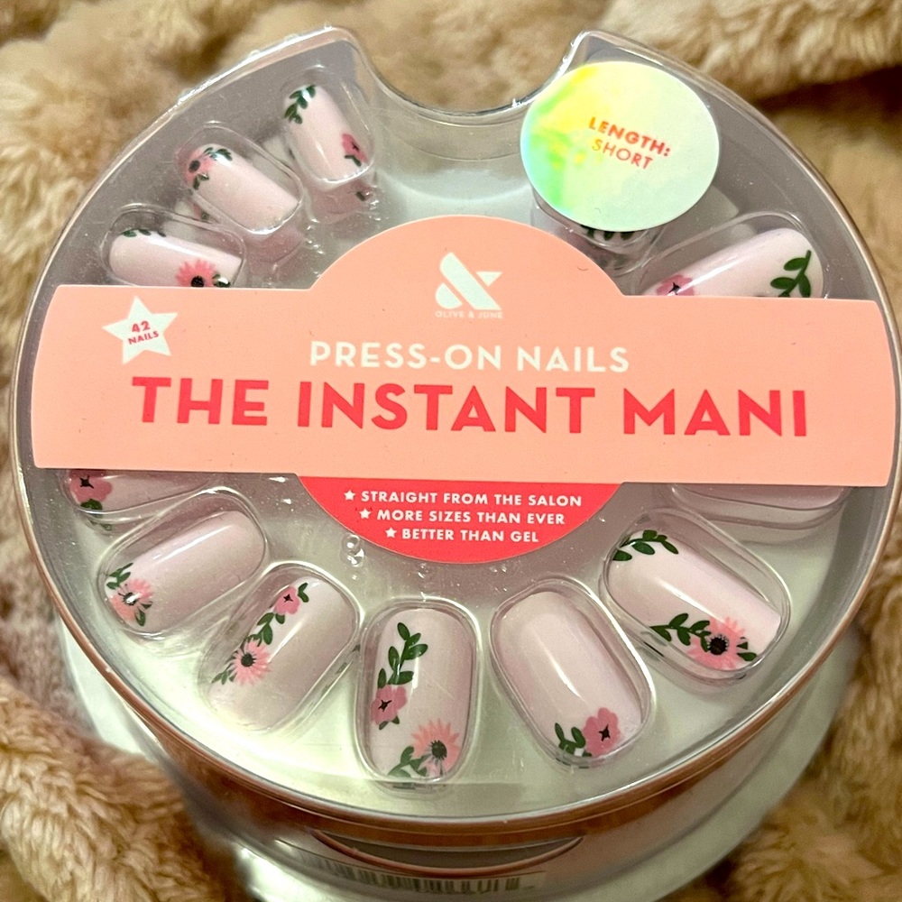 Olive & June Wild Bouquet Press-ons (Short)